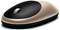 Souris d'ordinateur sans fil en or métallisé et noir, gros plan, élégance sobre ; montre la molette de défilement et un design lisse.