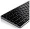 Clavier d'ordinateur noir vu sous un angle oblique. Des touches portant des inscriptions comme 'esc', 'ctrl', et des lettres sont visibles.