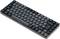 Clavier noir compact avec rétroéclairage, vu en perspective oblique. Touches disposées selon le layout QWERTZ.