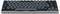 Clavier compact, touches noires sans marquage, boîtier argenté. Convient parfaitement aux configurations de bureau minimalistes.