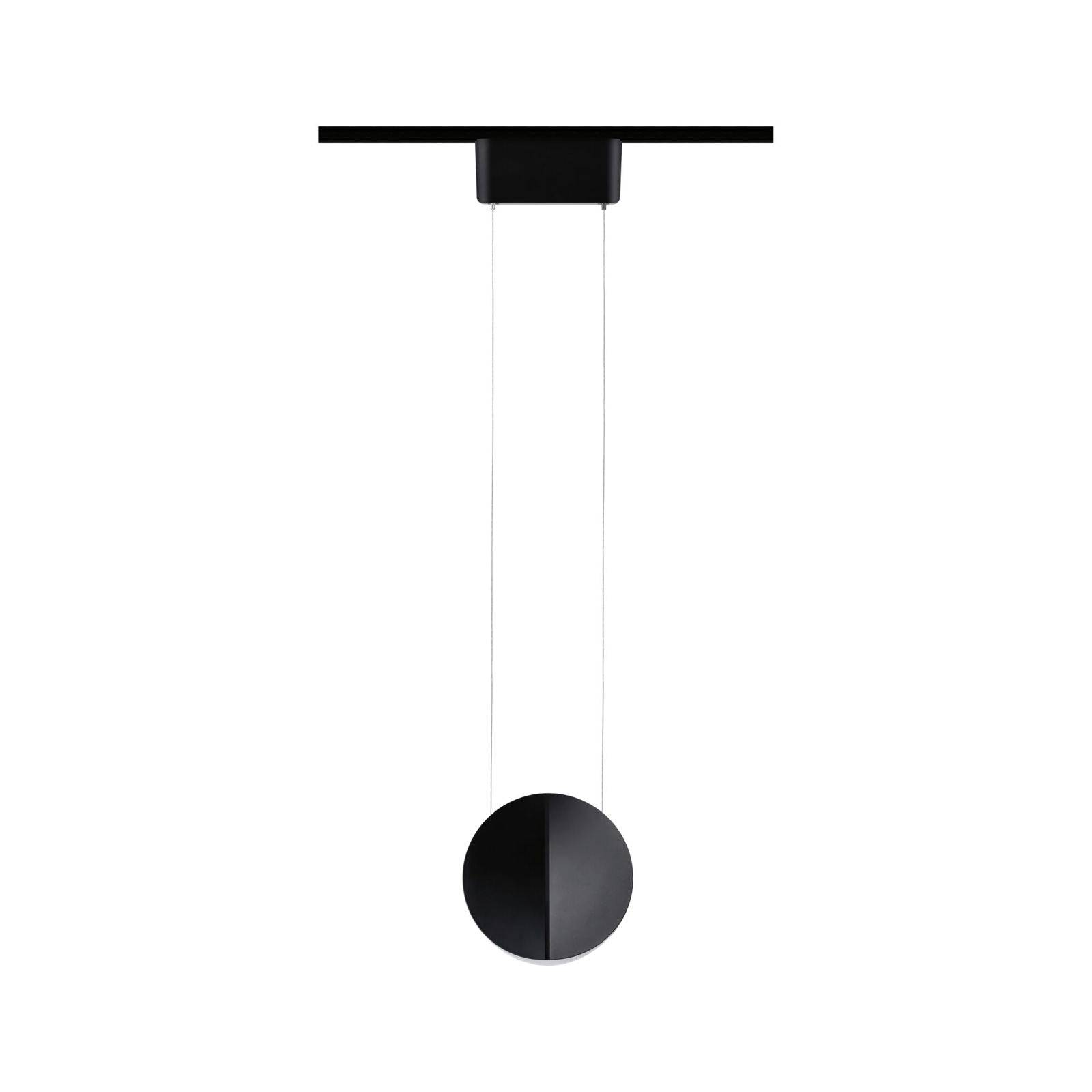 Suspension lumineuse noire avec abat-jour circulaire et design épuré, suspendue par des câbles fins à partir d'un support de plafond rectangulaire.