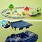 Ensemble de train miniature avec rails, locomotive colorée, animaux et accessoires. Présente un ensemble pour un apprentissage créatif et ludique.
