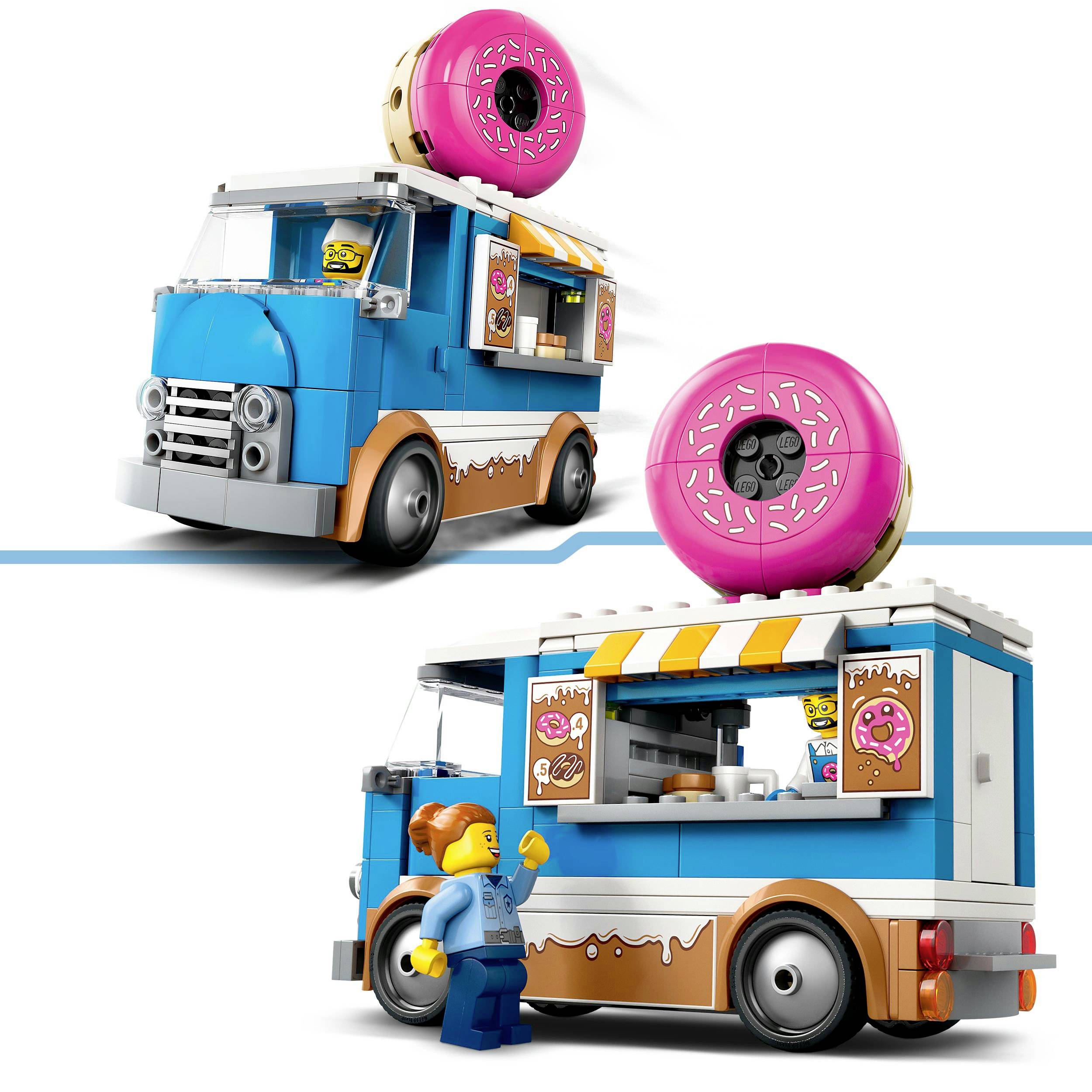 Un camion de jouet bleu pour la restauration, décoré d'un donut sur le toit. Une figurine se tient à côté et sourit.