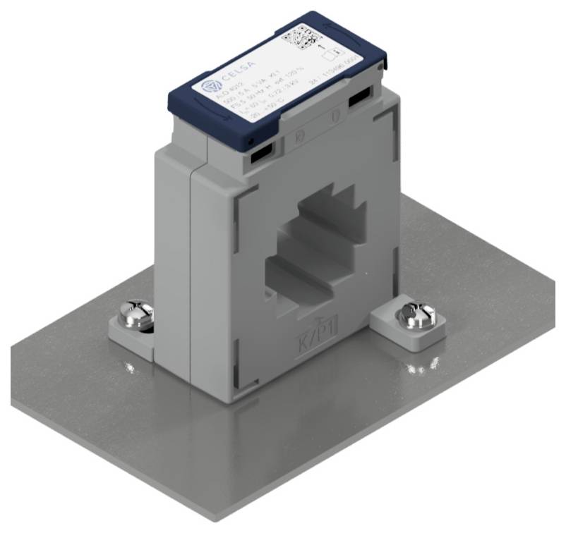 Un capteur de courant rectangulaire gris sur une plaque métallique, surmonté d'un capuchon bleu. Adapté pour mesurer les courants électriques.