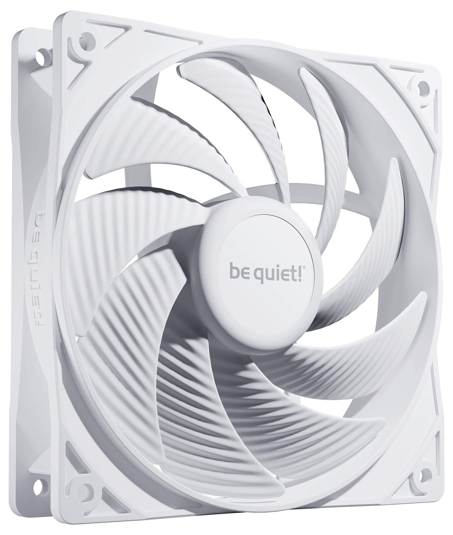 Ventilateur d'ordinateur blanc avec l'inscription 'be quiet!' au centre, montrant sept pales courbes dans un cadre carré.