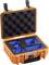 Un étui de protection orange à couvercle ouvert présente des compartiments parfaitement adaptés pour les outils ou les appareils, doublés de mousse noire.