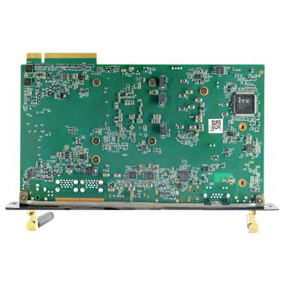 Une carte électronique verte avec différents composants électroniques ; en haut à gauche, un connecteur jaune, et en bas, des connexions d'antenne dorées.