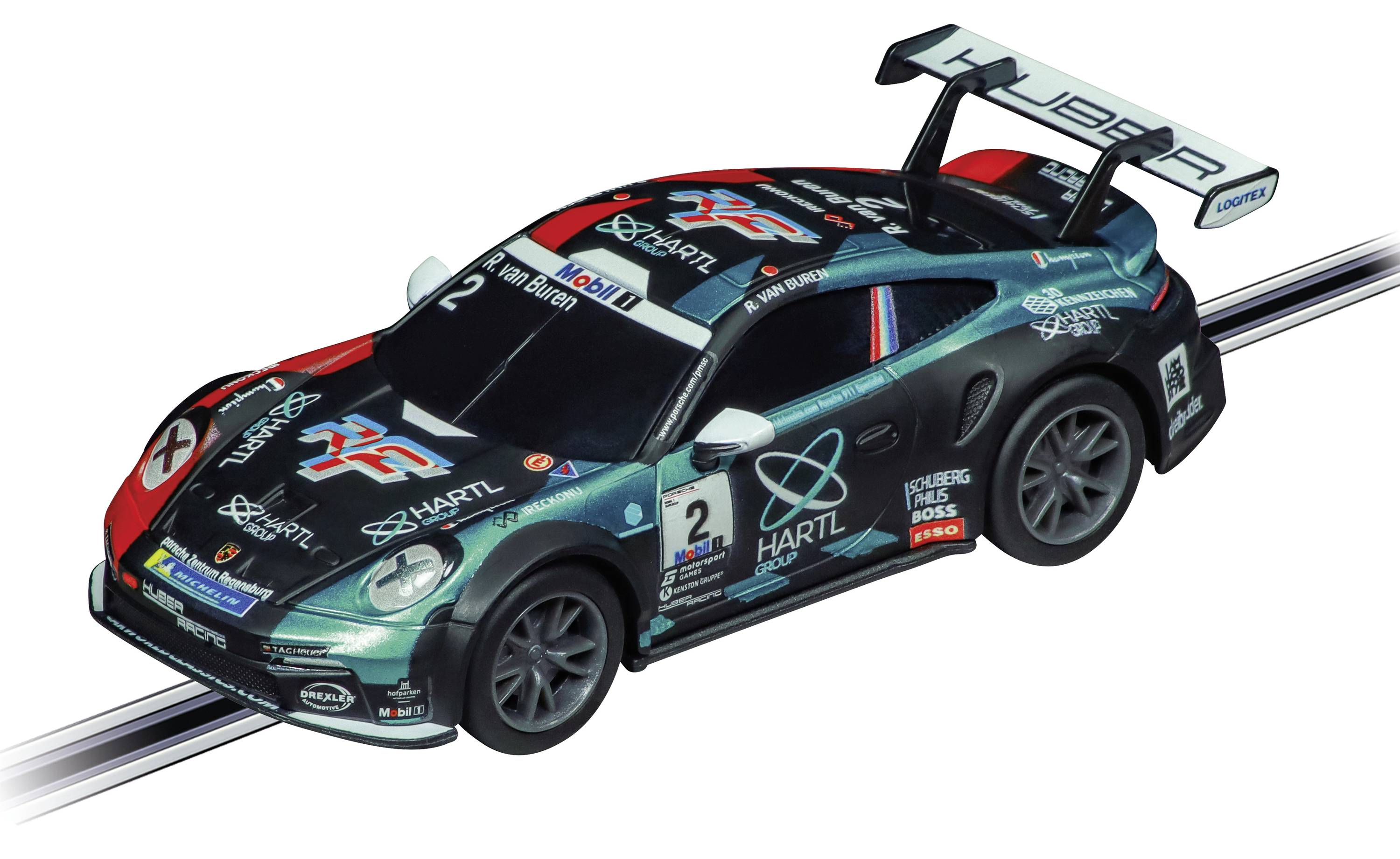 Une voiture miniature de course sur un circuit. Elle arbore une peinture bicolore, des logos de sponsors et un grand aileron arrière.