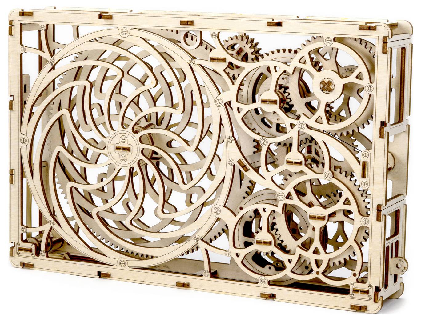 Modèle en bois d'un système d'engrenages complexe avec des mécanismes imbriqués, illustrant la technique et l'art artisanal.