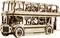 Modèle en bois d'un bus à impériale avec les côtés ouverts, révélant les systèmes d'engrenages à l'intérieur.