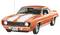 Une voiture de sport classique orange avec des bandes blanches, garée, vue de face.
