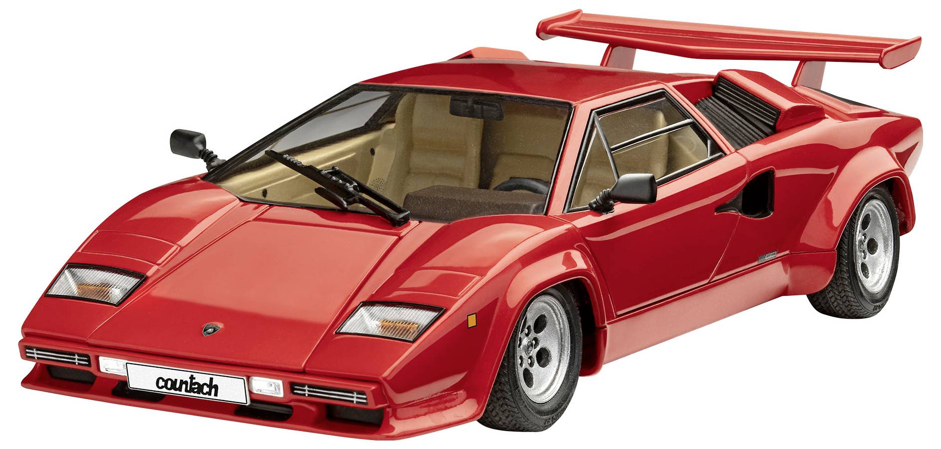 Voiture de sport rouge avec un aileron arrière distinctif et un design anguleux, probablement un classique des années 1980. Le véhicule est à l'arrêt.