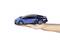 Une paume ouverte tient un petit modèle détaillé d'une voiture de sport bleue. L'arrière-plan est blanc.