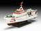 Modèle d'un bateau de sauvetage portant l'inscription 'SAR 11'. Blanc avec des accents rouges, exposé sur un support de présentation.
