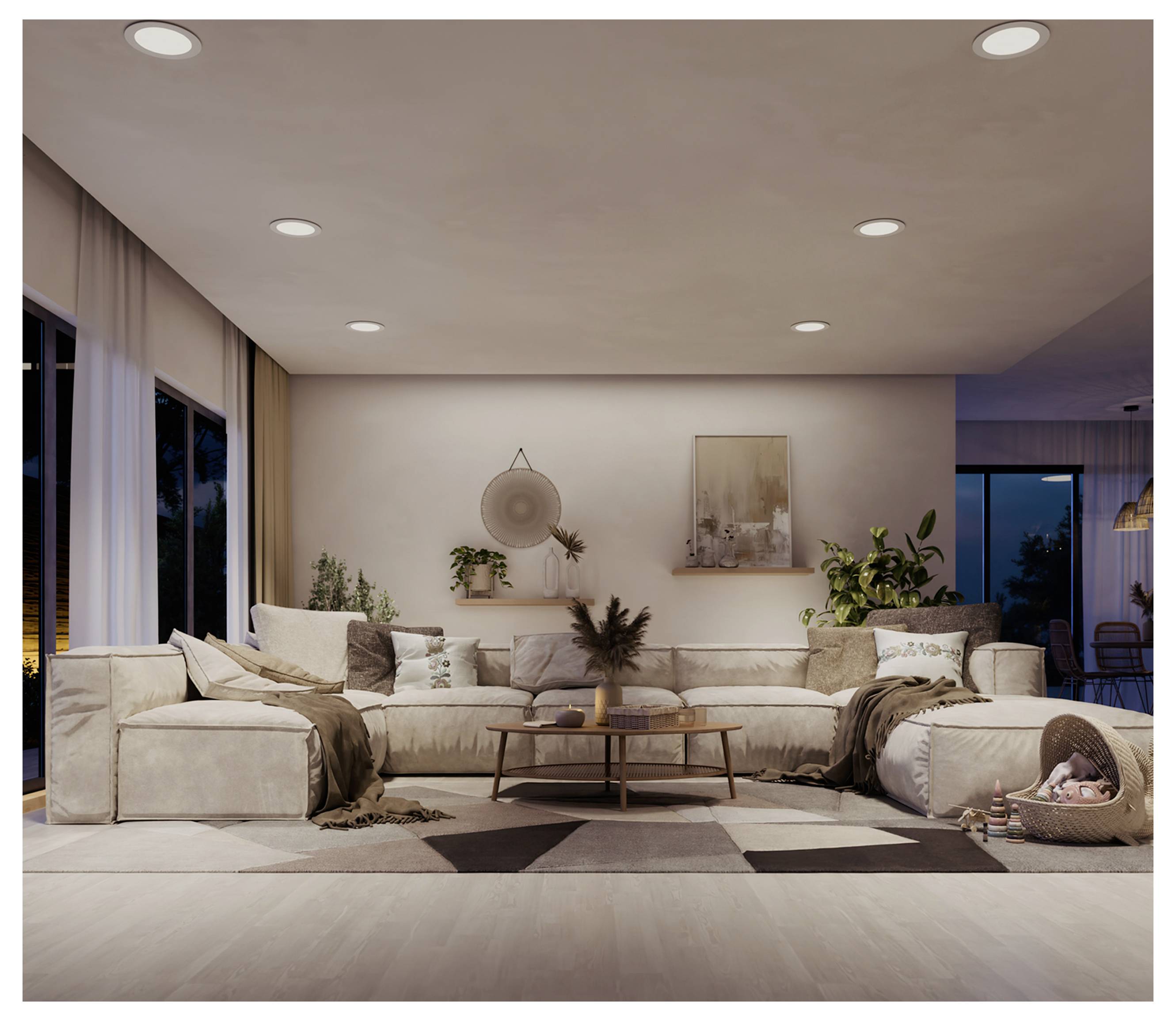 Salon moderne avec un canapé sectionnel beige, une table basse, des plantes, des œuvres d'art murales et des luminaires encastrés au plafond au crépuscule.
