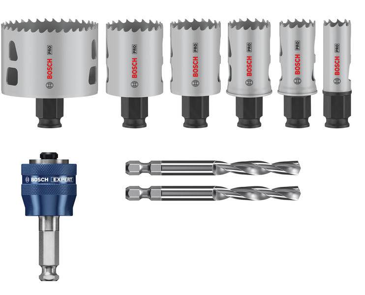 Six scies-cloches de différentes tailles, un adaptateur et deux forets. Tous sont des outils de la marque Bosch, adaptés à l'usinage des métaux.