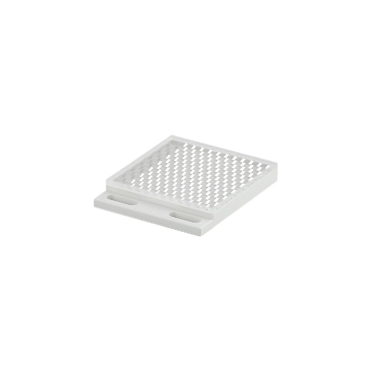 Plaque carrée blanche en plastique avec des trous symétriquement répartis.