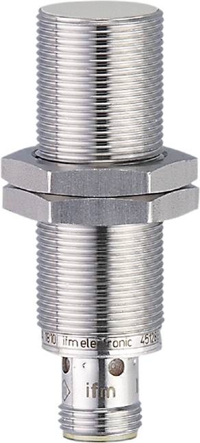 Une vis à métaux en argent avec un écrou hexagonal, gros plan.