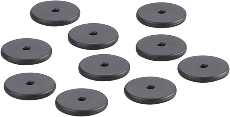 Poids métalliques ronds, répartis uniformément sur une surface blanche. Chaque poids possède un trou en son centre.