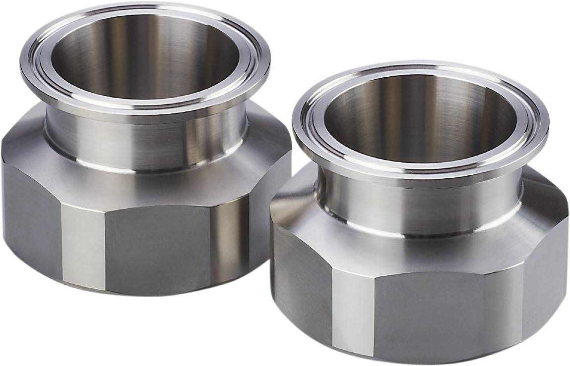 Deux brides métalliques brillantes disposées symétriquement côte à côte sur un fond blanc.