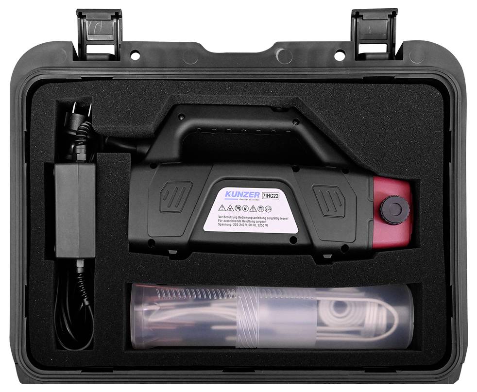 Pompe à air électrique portable dans un étui noir. Comprend des accessoires tels que des tuyaux. Parfaite pour gonfler les pneus.