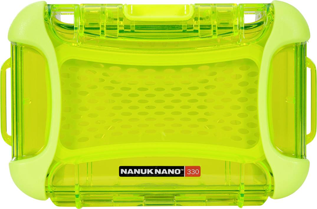 Valise Nanuk Nano 330 verte et transparente, au design robuste et avec des fermetures latérales, adaptée à la protection de petits objets.
