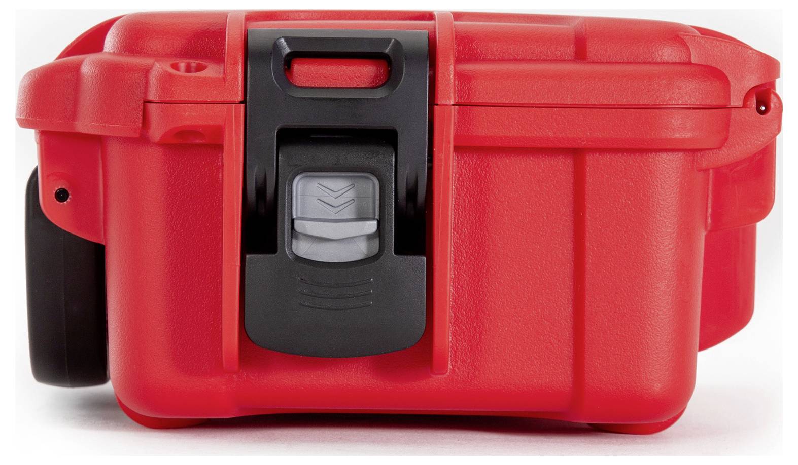 Boîte en plastique rouge, robuste, avec fermeture noire, conçue pour protéger des appareils électroniques ou des objets délicats.