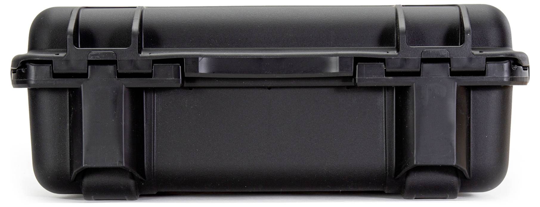 Une valise noire, stable, avec des fermetures robustes, adaptée au transport sécurisé d'équipements sensibles.