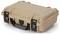 Valise étanche à coque rigide de couleur beige avec des fermetures noires et une poignée ergonomique, adaptée au transport sécurisé d'équipements sensibles.