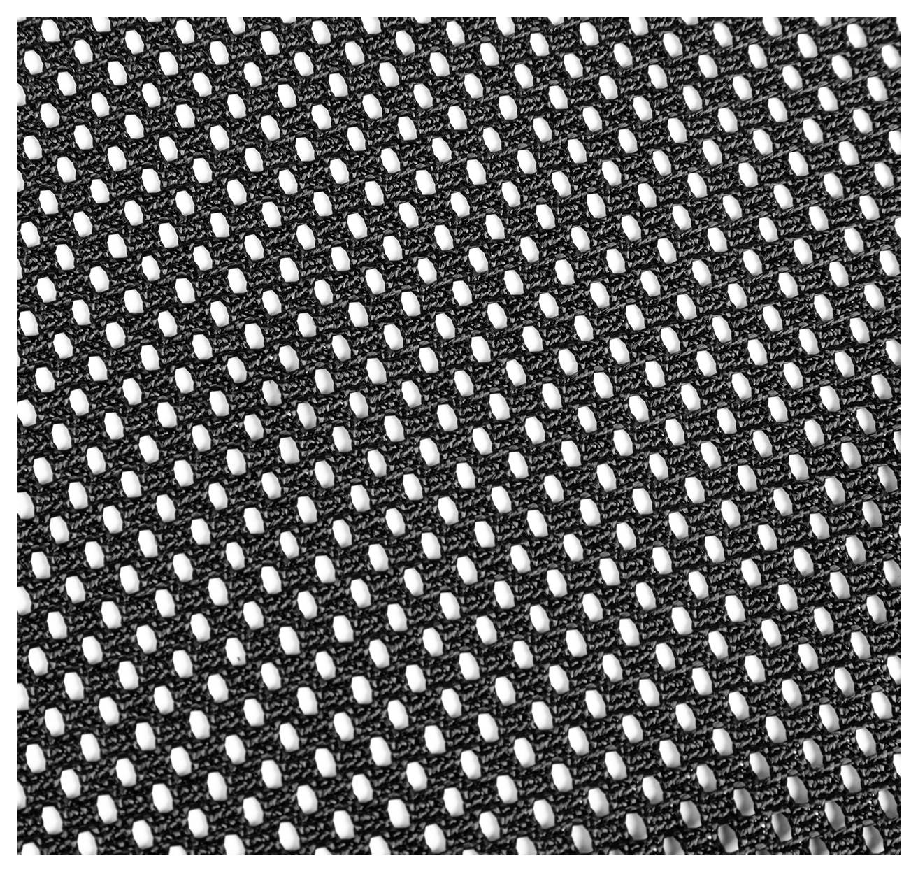 Gros plan d'un tissu noir en réseau avec des ouvertures régulières et uniformes.