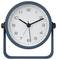Une horloge analogique avec un cadre bleu indique 10h10.