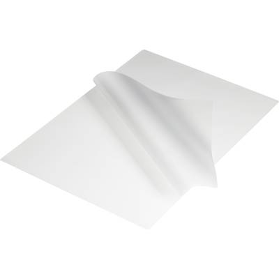 Une feuille de papier blanche unique avec un coin légèrement plié, posée sur une surface blanche.