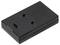 Un boîtier rectangulaire noir en plastique, probablement un module électronique, est posé sur une surface plane.