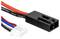 Fiche mâle noire et blanche avec des câbles rouges, bleus et noirs. Connecteur pour appareils électroniques.