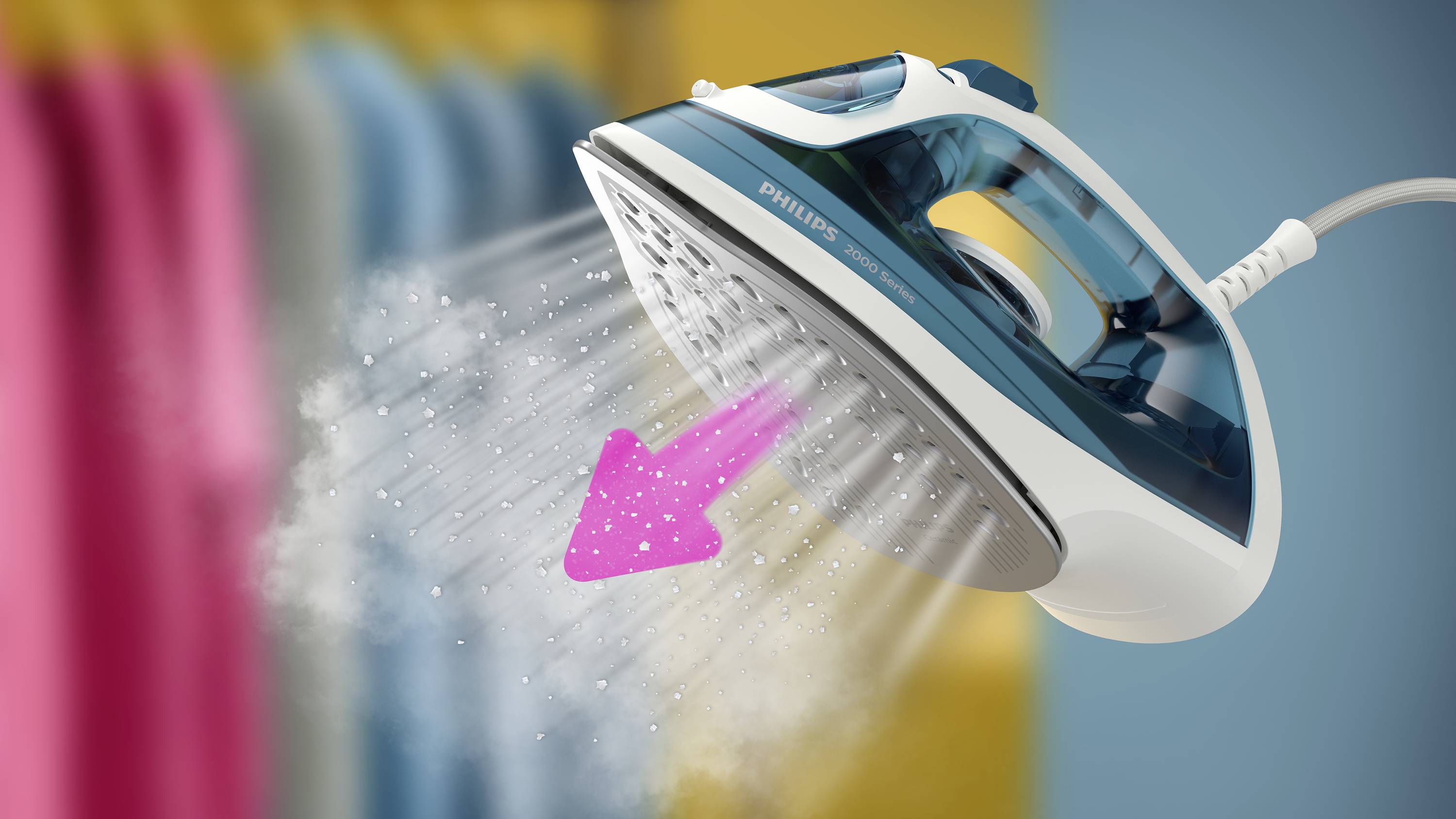 Fer à repasser électrique à vapeur sur un fond coloré. Une flèche rose pointe vers la sortie de vapeur pour mettre en évidence la quantité de vapeur.