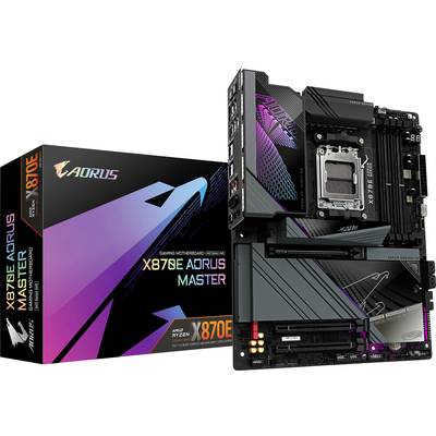 Carte mère gaming Aorus X670E Aorus Master à côté de son emballage d'origine. Noir avec éclairage RGB, reconnaissable à ses dissipateurs thermiques et ses connecteurs.
