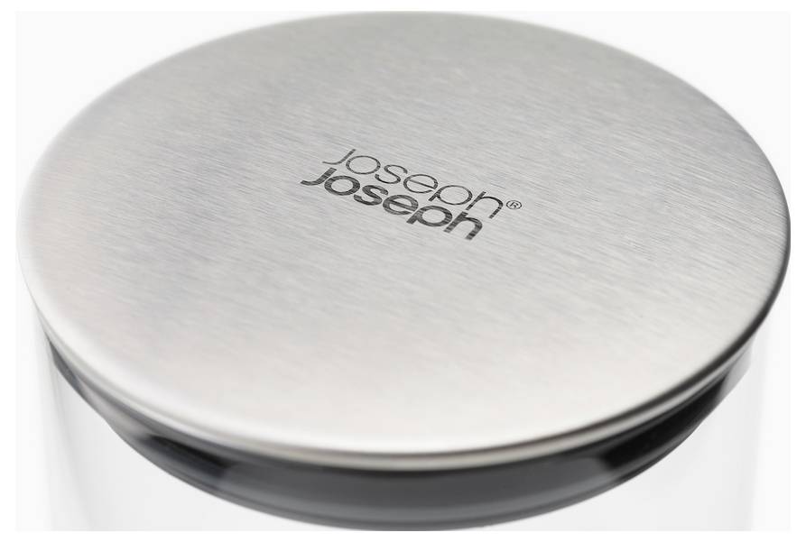 Un couvercle rond en métal brossé portant le logo 'joseph joseph' au centre. Ce couvercle semble appartenir à un appareil ménager ou à un récipient.