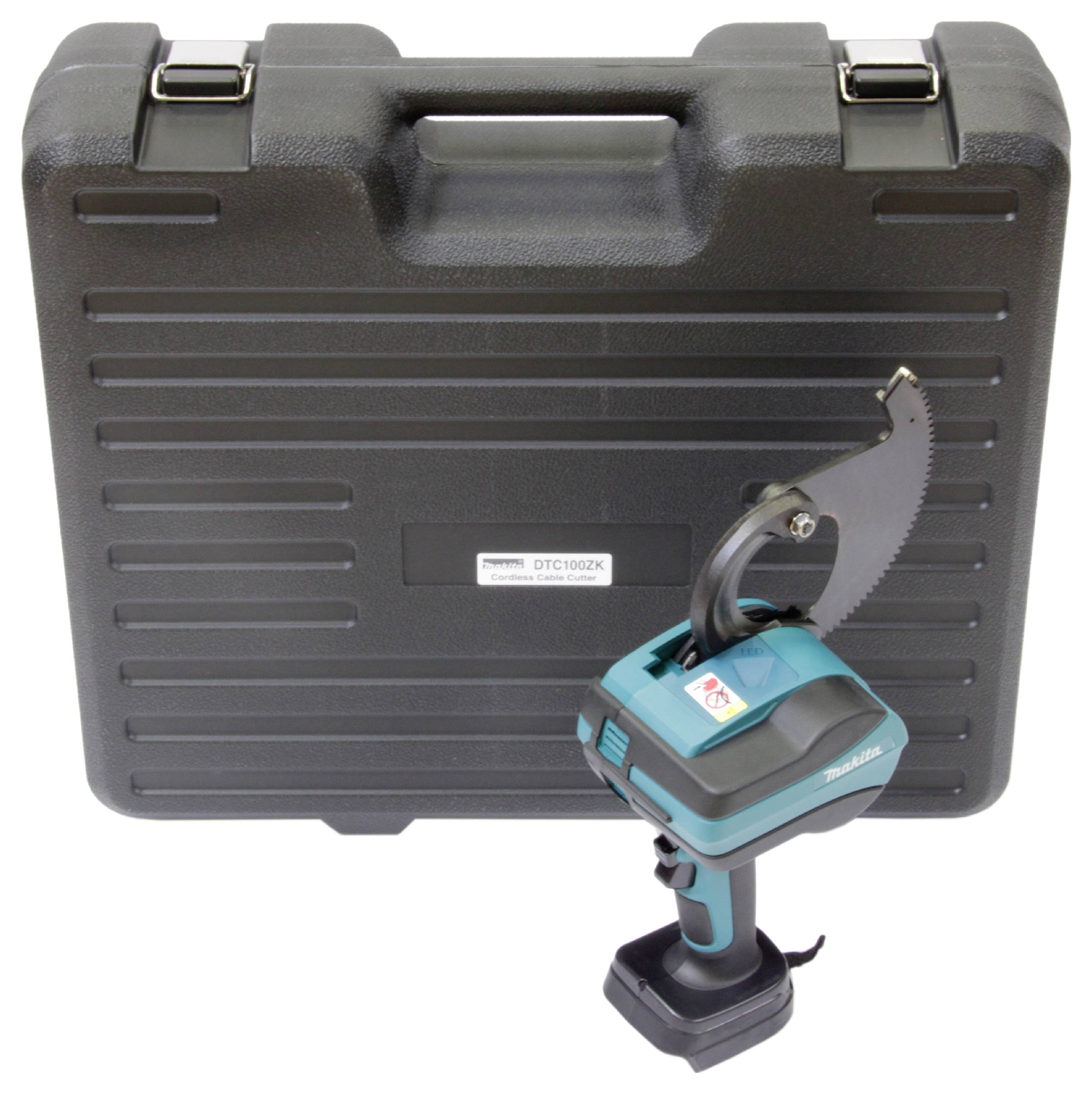 Scie-cisaille avec une lame de scie et un coffret rigide en arrière-plan, utilisée pour couper des matériaux résistants.