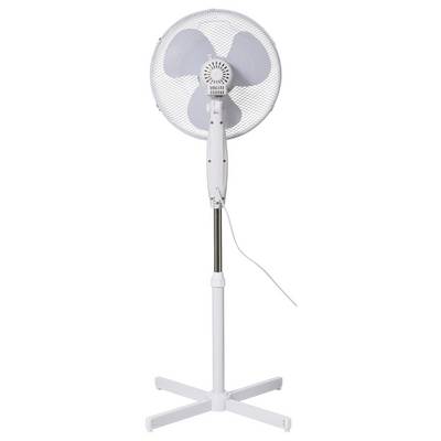 Un ventilateur sur pied blanc avec grille ronde, support réglable et quatre pales de rotor en forme d'ailes.