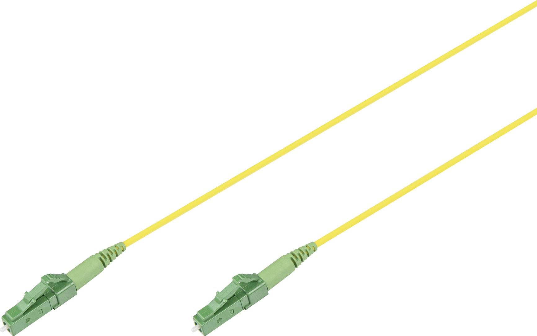 Un câble à fibre optique jaune avec des connecteurs verts à chaque extrémité.