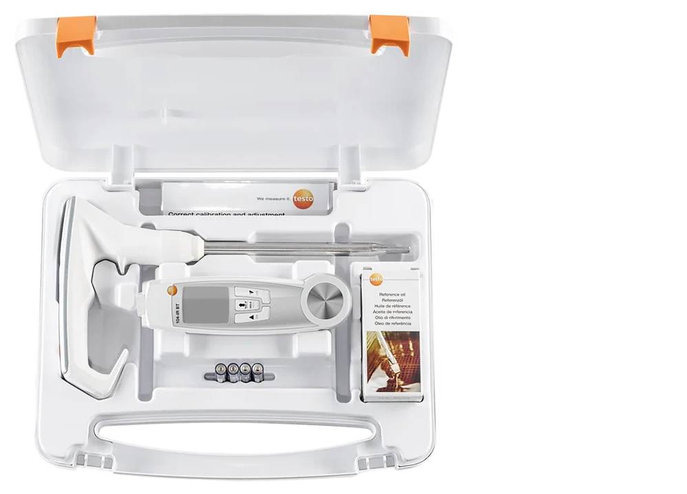 Ensemble thermomètre dans un coffret blanc, comprenant un thermomètre infrarouge, des sondes et des piles. Pour mesurer les températures dans différentes applications.