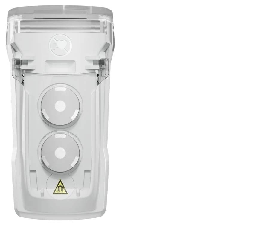 Un sèche-mains électronique blanc rectangulaire avec deux sorties circulaires et un symbole d'avertissement sur sa partie inférieure.