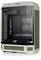 Un boîtier PC vide avec façade en verre et côtés en maille pour la ventilation. Adapté pour l'installation de composants informatiques.