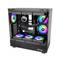 Un ordinateur ouvert avec un système de refroidissement à eau et plusieurs ventilateurs RGB éclairés dans différentes couleurs.