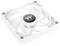 Un ventilateur blanc de Thermaltake avec un logo distinctif au centre. Idéal pour le refroidissement des boîtiers d'ordinateur.