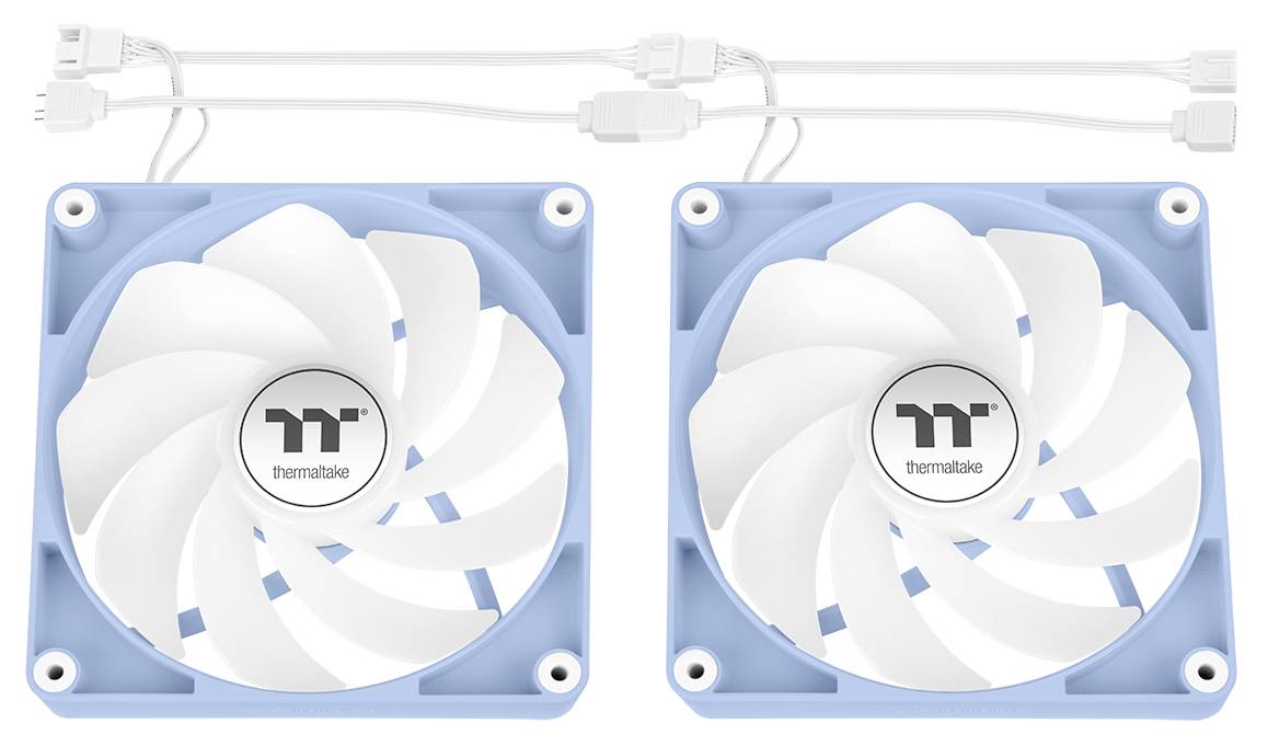 Deux ventilateurs d'ordinateur blancs et bleus de 'Thermaltake' avec leurs câbles d'alimentation ; prêts à être installés dans un boîtier d'ordinateur.