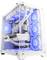 Un PC gaming blanc avec des côtés transparents affiche plusieurs ventilateurs illuminés en bleu et une carte graphique de la série GeForce RTX.
