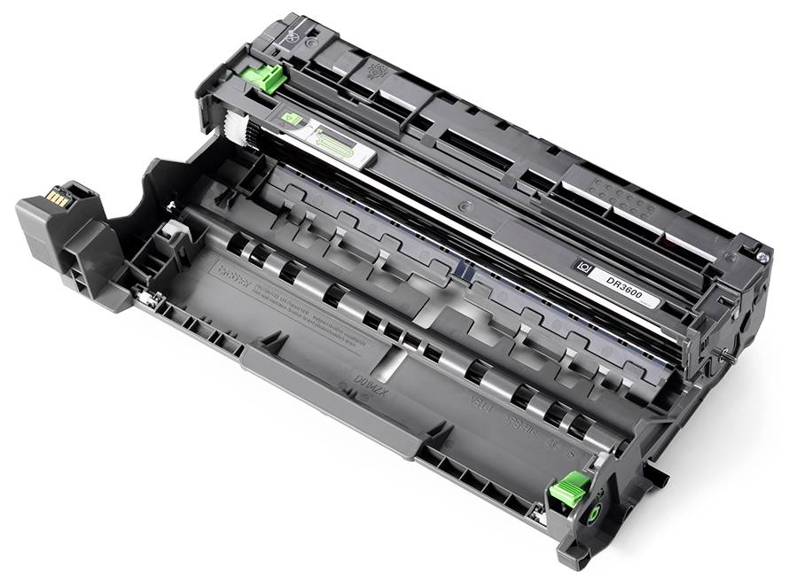 Cartouche de toner avec boîtier en plastique noir et clips verts, adaptée aux imprimantes laser, sur un fond blanc.