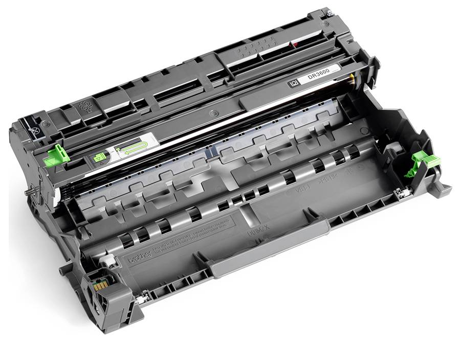 Une cartouche de toner noir pour imprimante, modèle compatible DR-630, vue en angle depuis le dessus, sur un fond blanc.