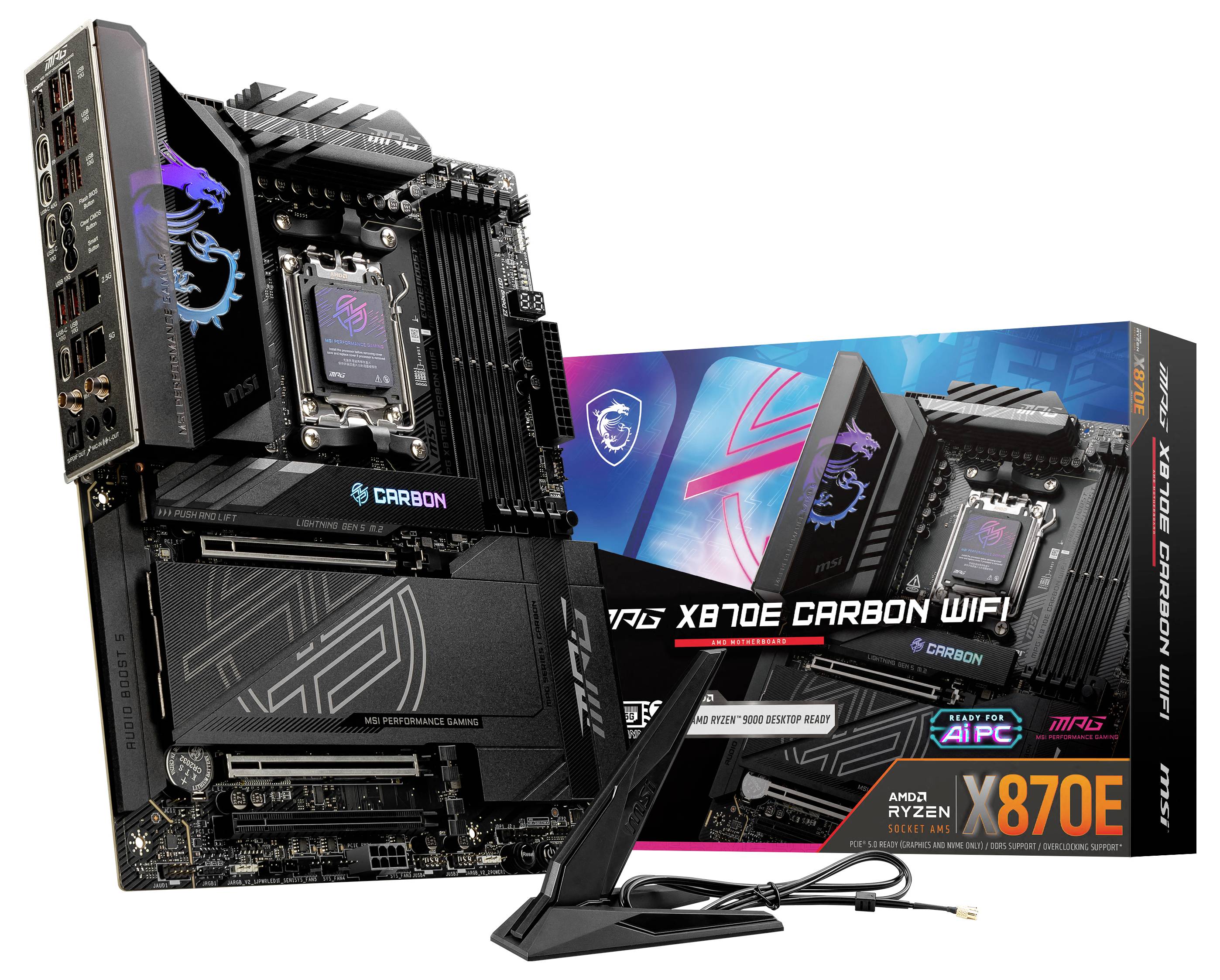 Carte mère avec emballage et antenne. Logo de marque et modèle 'MPG X670E Carbon WIFI' visible. Compatible avec AMD Ryzen.